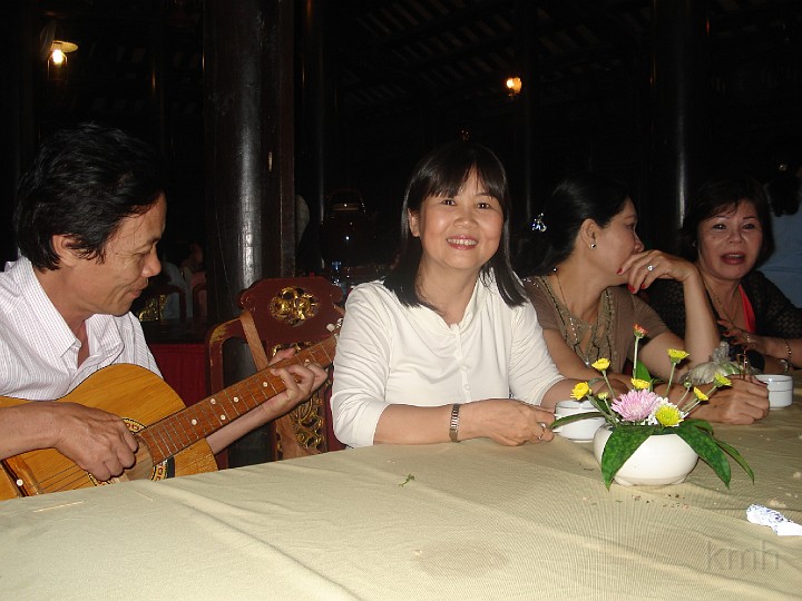 Mai Huong voi Thay Co Quan Thay Sinh_DSC02738.jpg